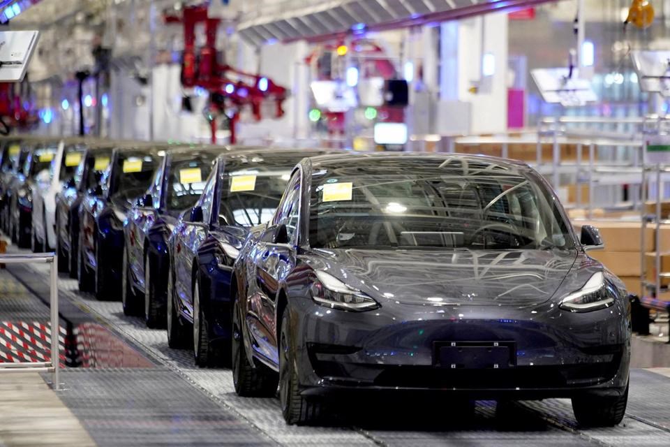 Tesla tung chiến thuật bán hàng mới đối với các mẫu xe điện nhằm thích ứng với điều kiện khó khăn của nền kinh tế
