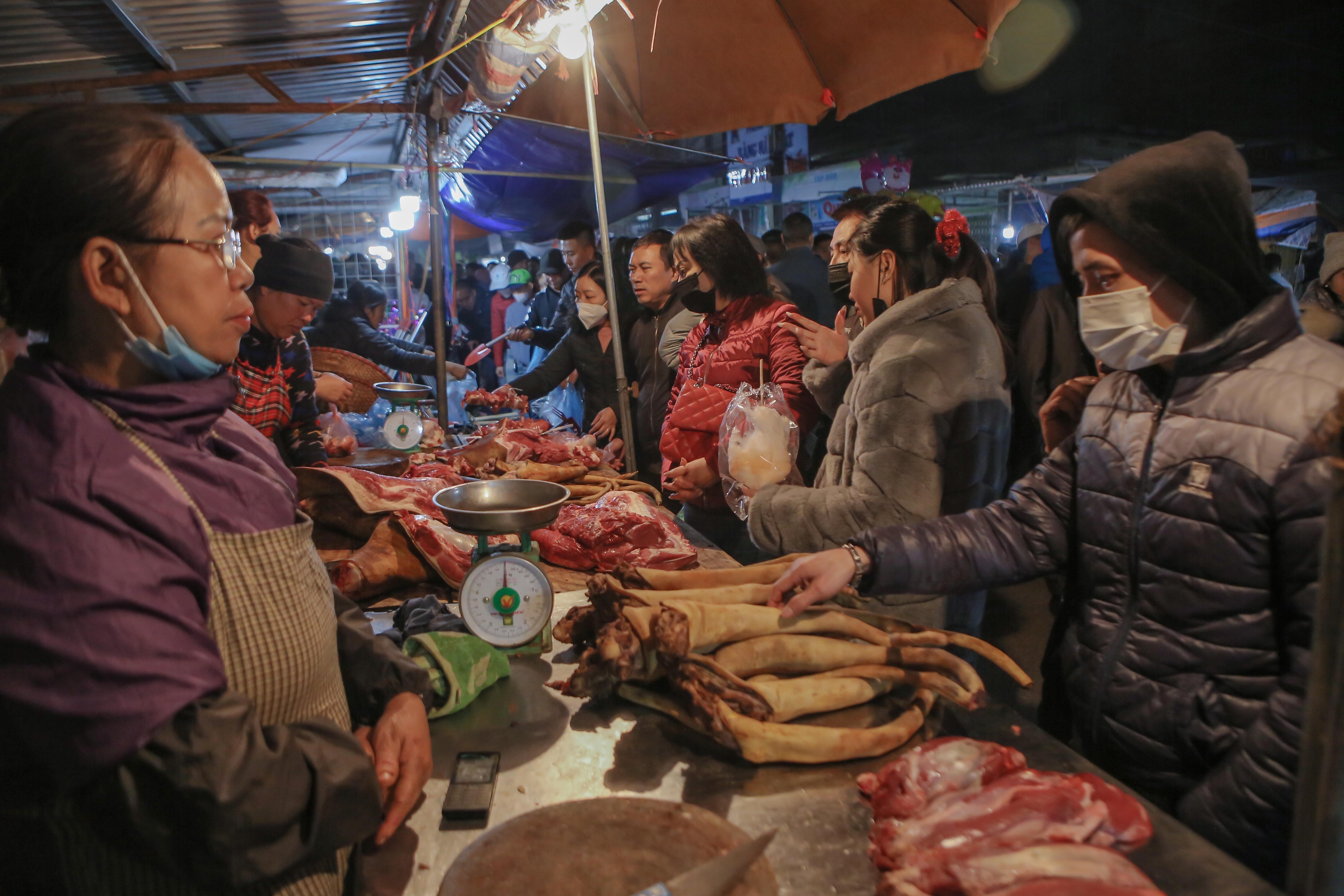 Thịt bê là một trong những mặt hàng bán chạy nhất trong phiên chợ Viềng