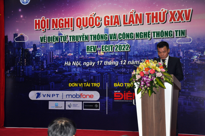 Phó Cục trưởng Cục Tần số vô tuyến điện Trần Mạnh Tuấn phát biểu chào mừng Hội nghị REV-ECIT 2022