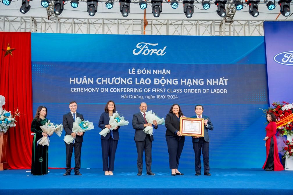 Ford Việt Nam đón nhận Huân chương Lao động hạng Nhất 