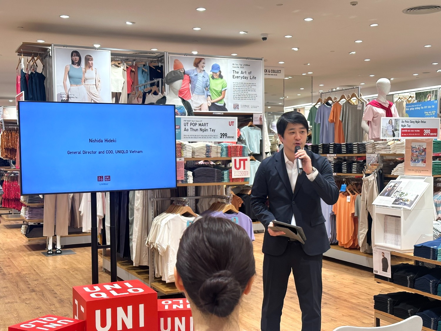 UNIQLO 2 năm 10 cửa hàng bán lẻ cùng cửa hàng online  hành trình thần tốc  cùng sự gắn kết với cộng đồng Việt