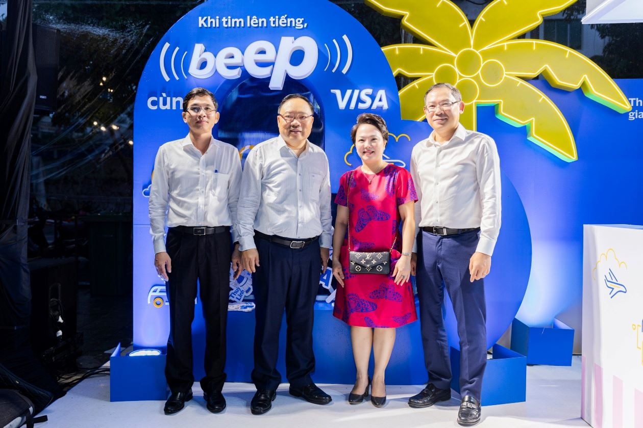 Tăng cường an toàn, bảo mật cho người tiêu dùng và doanh nghiệp Việt Nam là chủ đề của chuỗi sự kiện “Ngày không tiền mặt” năm nay, với nhiều ưu đãi hấp dẫn từ đối tác bán hàng cho chủ thẻ Visa.