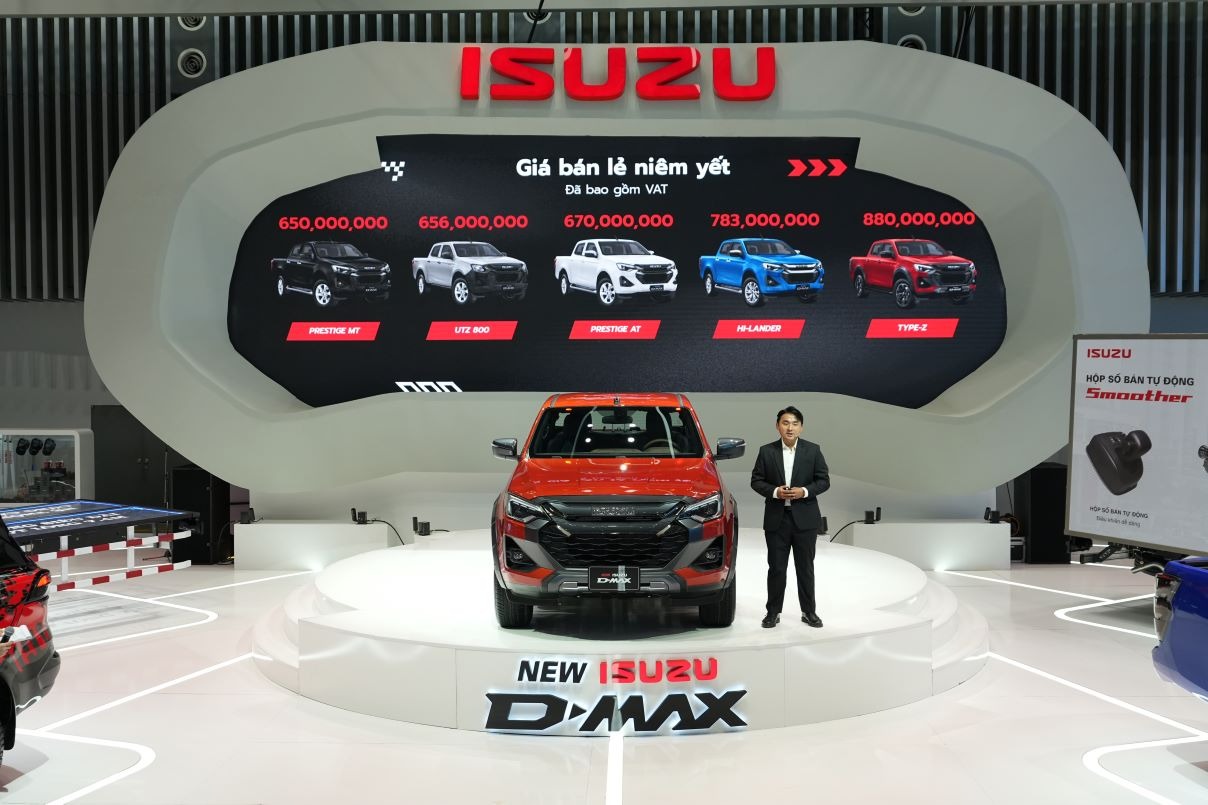 Tâm điểm của gian hàng là mẫu xe bán tải ISUZU Dmax 2024 hoàn toàn mới và các giải pháp vận chuyển bền vững của Isuzu tại Việt Nam.