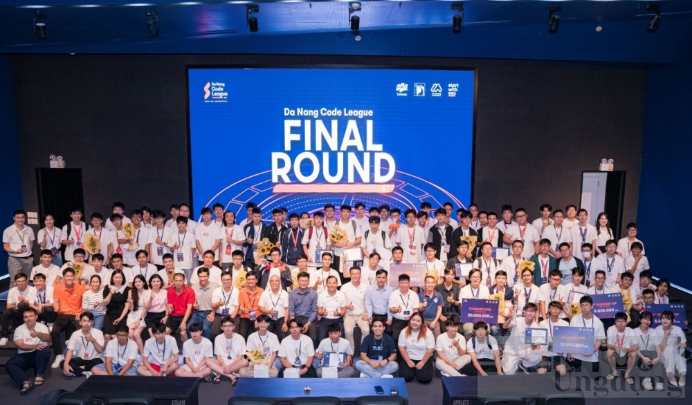 Gần 100 gương mặt xuất sắc nhất đã tham gia vòng chung kết cuộc thi lập trình Da Nang Code League 2024 tại campus CodeCation FPT Complex (Đà Nẵng) thuộc FPT Software.
